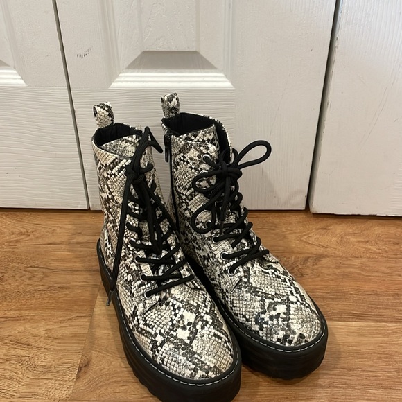 H&M snake skin platform boots - Picture 5 of 9